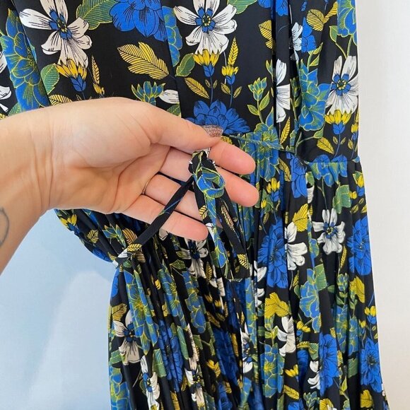 Lost + Wander Pisces Floral Mini Spaghetti Wrap Dress Blue S V-neck Pleated - Picture 5 of 10